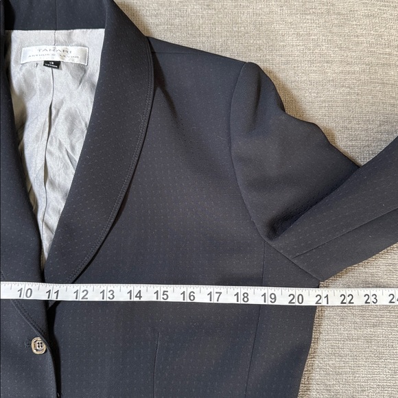 Tahari Arthur S Levine Womens Black Blazer Size 12 Classic 3 Button Workwear - Picture 4 of 9